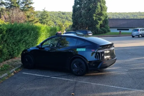 vehicule taxi versailles confortable tesla